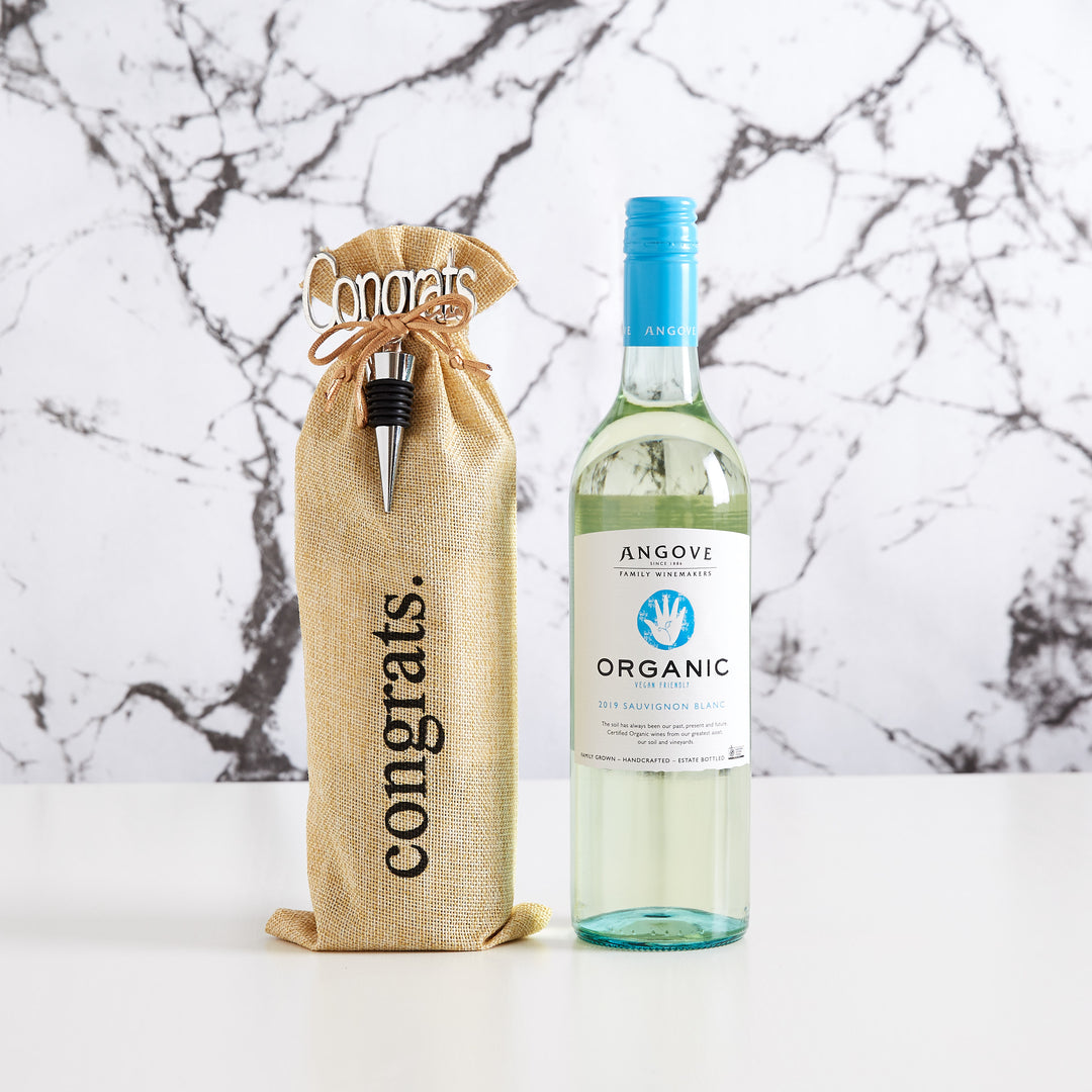 The perfect gift hamper for organic white wine drinkers.